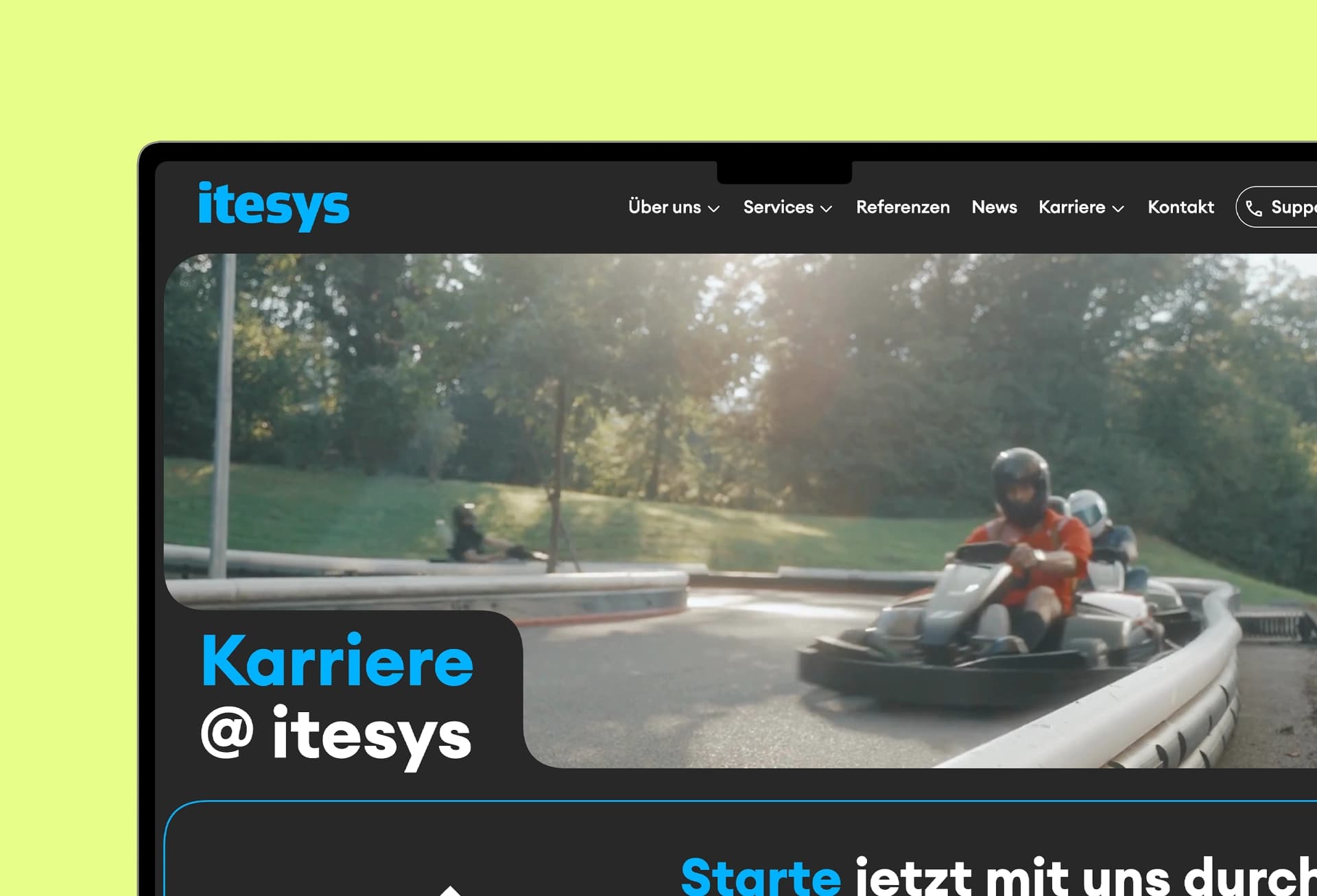 Screenshot der itesys-Karriereseite mit einem Videoausschnitt von Personen, die auf einer Outdoor-Go-Kart-Bahn fahren.